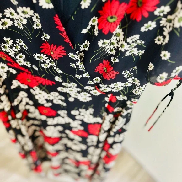 Madewell Hillside Daisies Peekaboo Sleeve Midi Dress - Picture 5 of 11